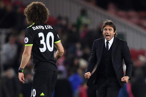 HLV Conte dung 'ban tay sat' de tri David Luiz hinh anh