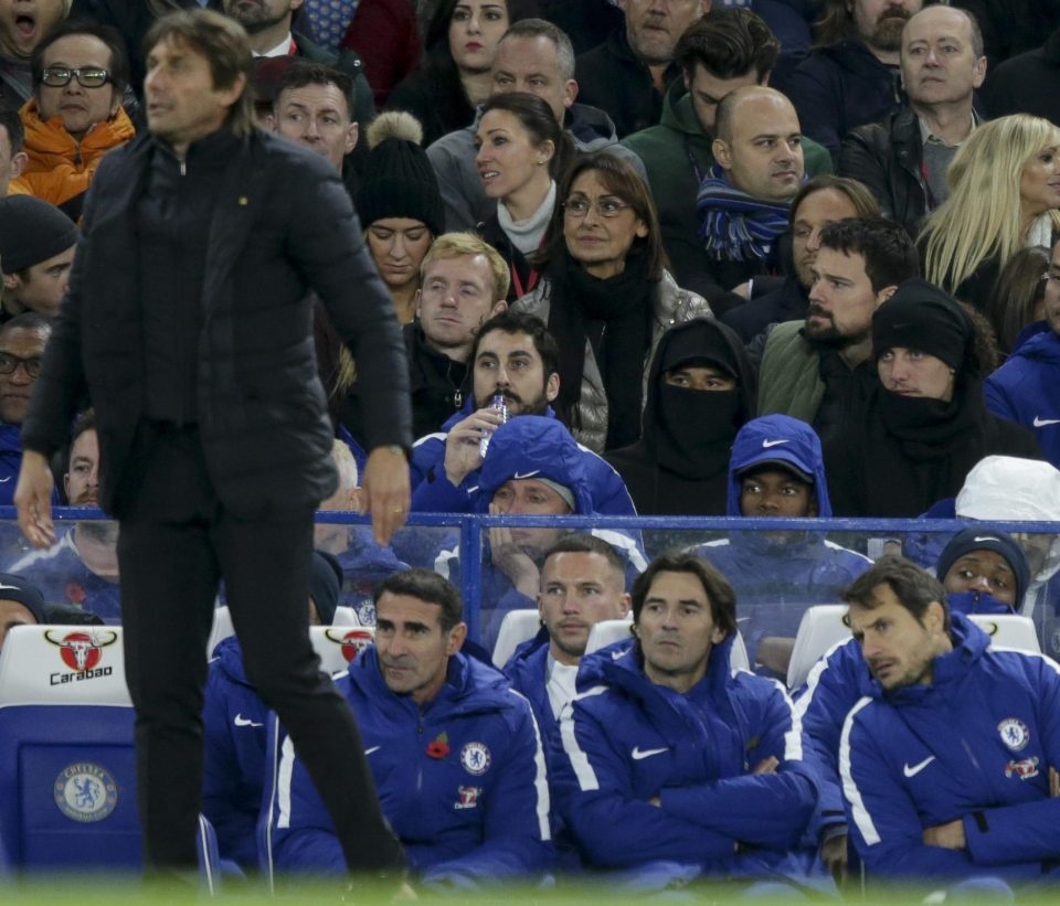 HLV Conte dung ban tay sat de 'tri' David Luiz anh 1