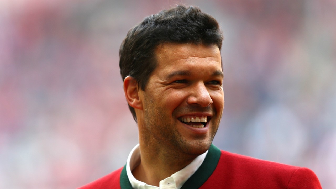 Michael Ballack ha he voi that bai cua Italy hinh anh