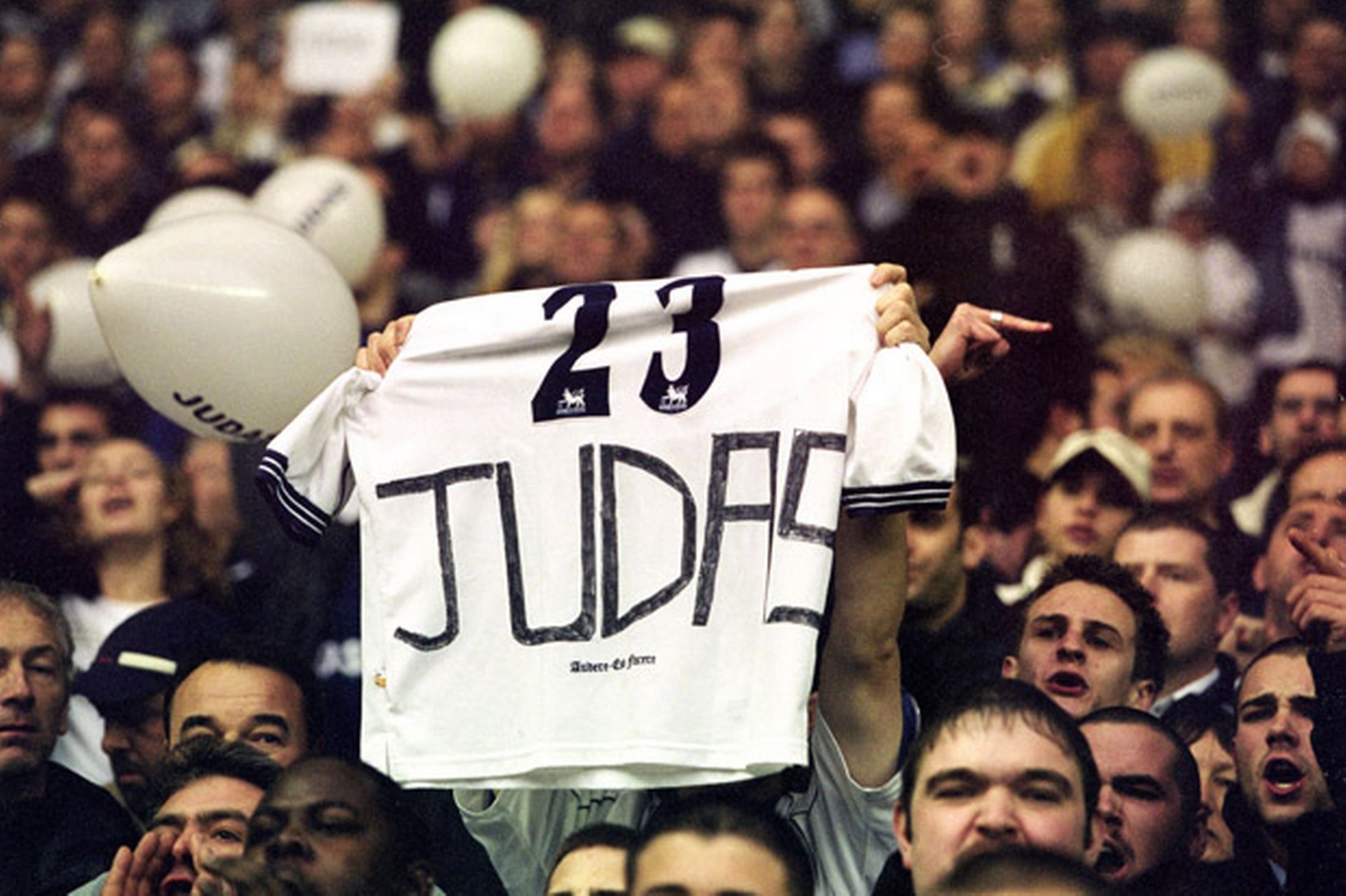 Sol Campbell: Là 'Judas', một huyền thoại, và kẻ đáng thương ảnh 2 Sol Campbell: La 'Judas', mot huyen thoai, va ke dang thuong anh 2