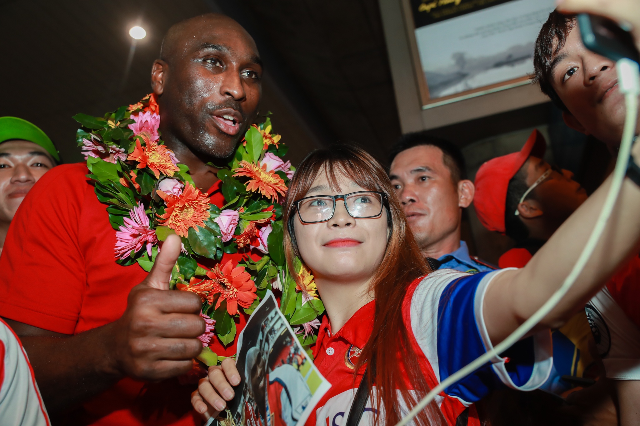 Huyen thoai Sol Campbell toi Viet Nam anh 12
