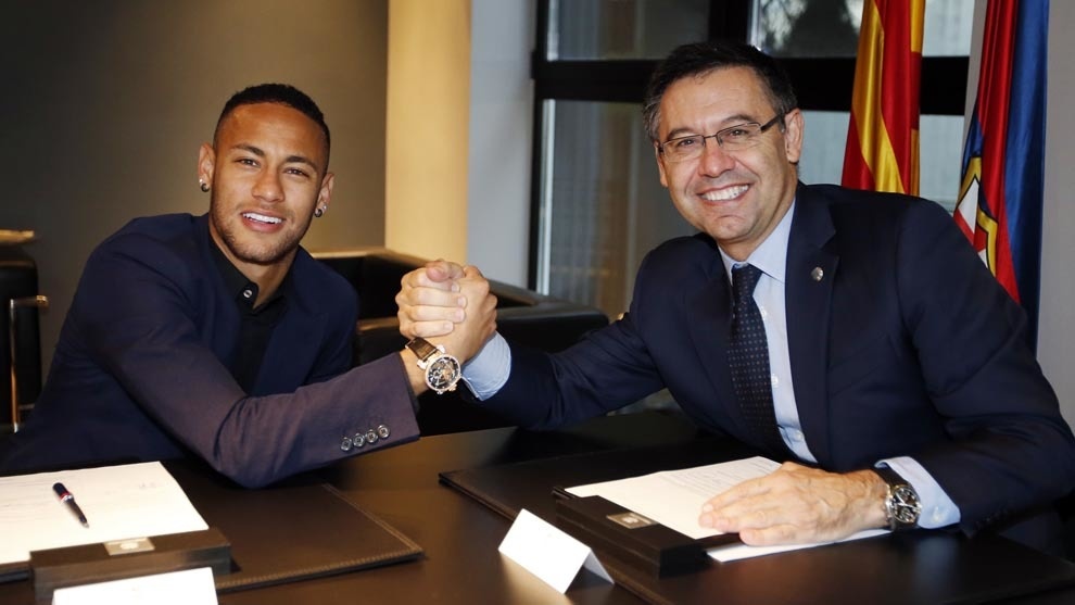 Neymar tung khoc loc,  cau xin Barca dung ban cho PSG anh 2