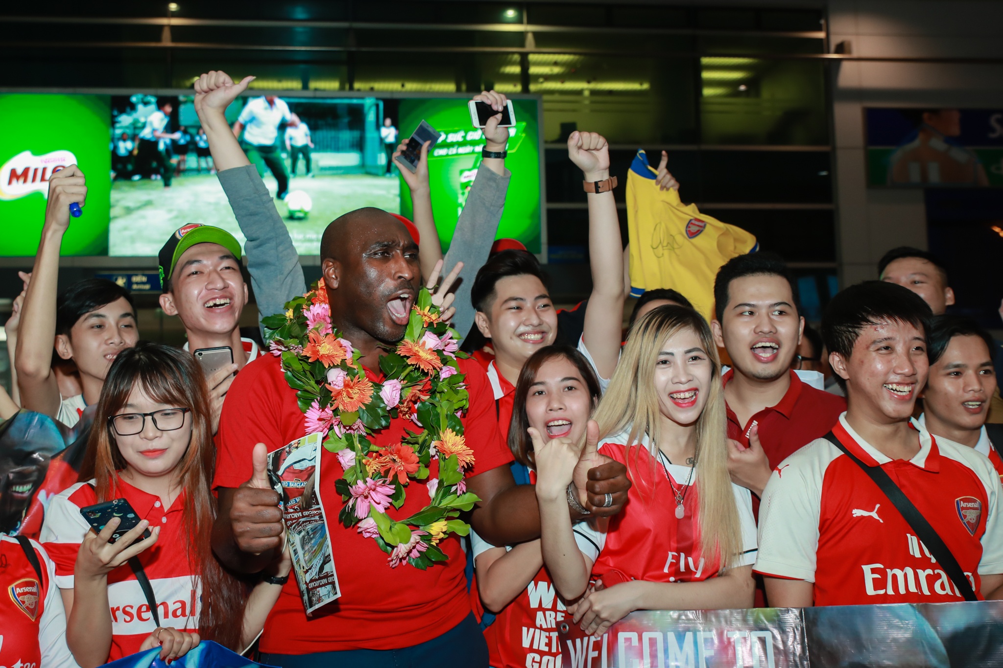 Huyen thoai Sol Campbell toi Viet Nam anh 10