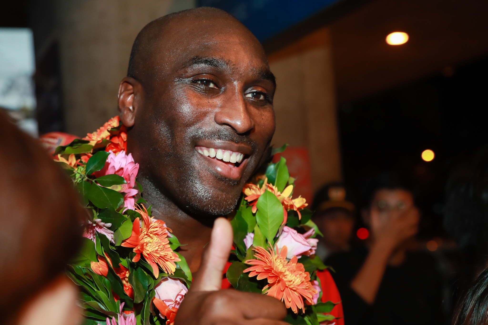 Huyen thoai Sol Campbell toi Viet Nam anh 9