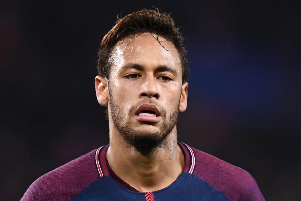Neymar tung khoc loc, cau xin Barca dung ban minh cho PSG hinh anh
