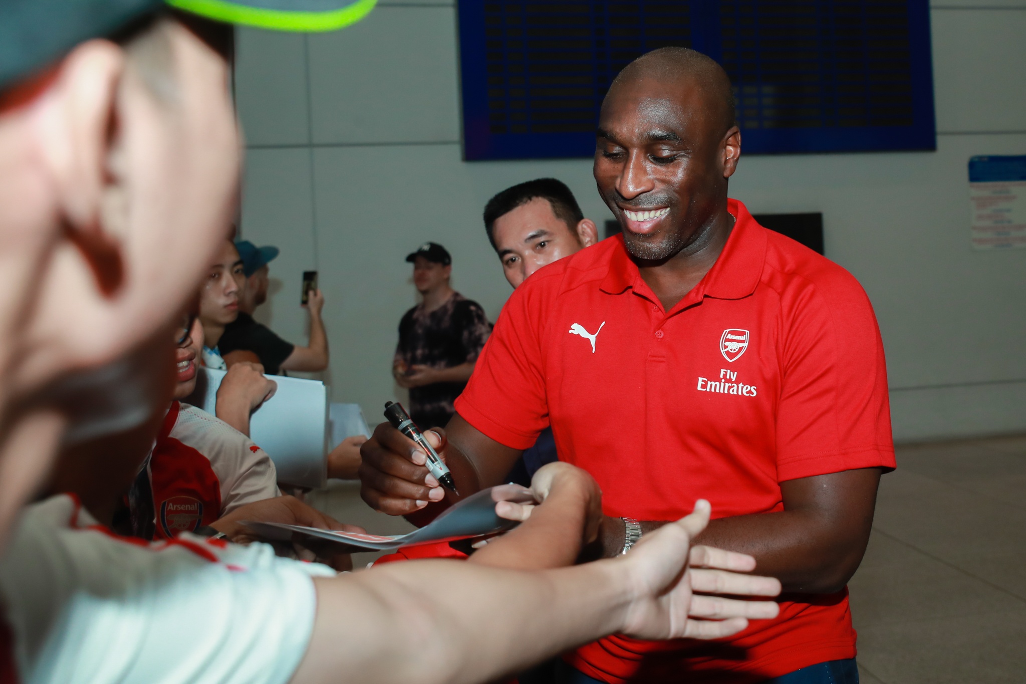 Huyen thoai Sol Campbell toi Viet Nam anh 4