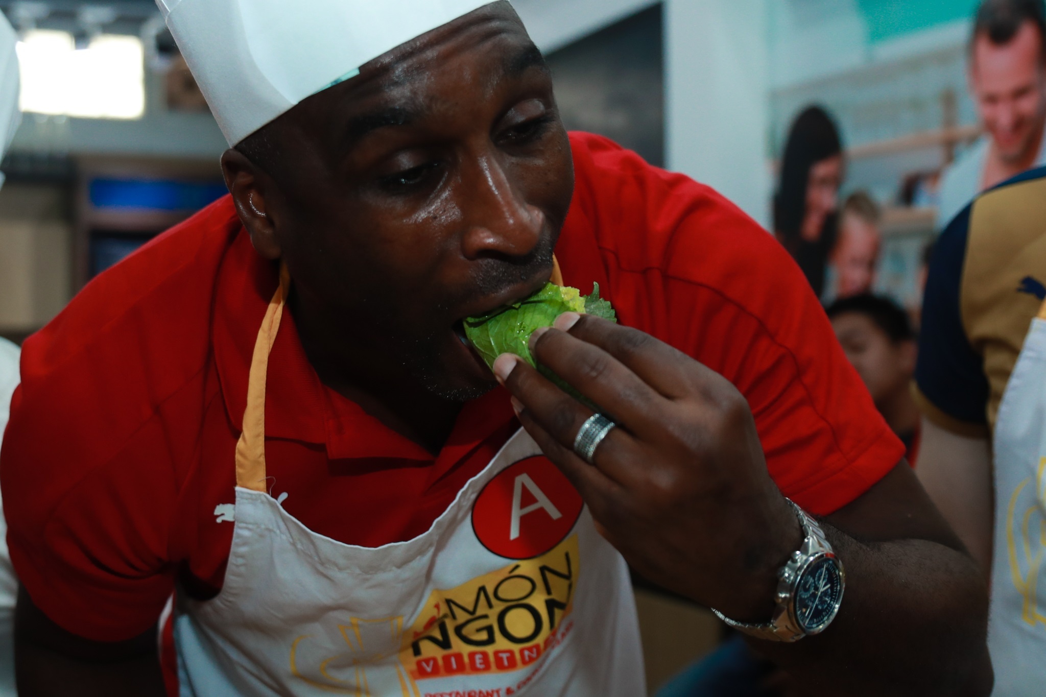 Sol Campbell chien thang nho nuoc cham ngon anh 9