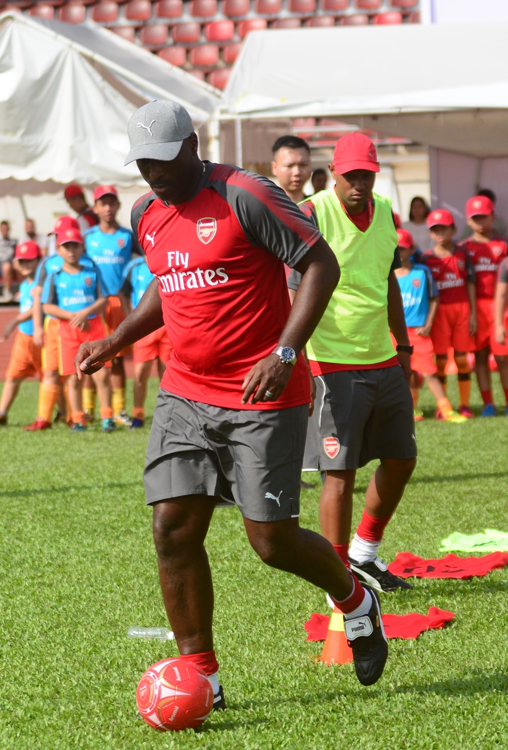 Huyen thoai Arsenal an tuong voi mot cau thu nhi anh 4