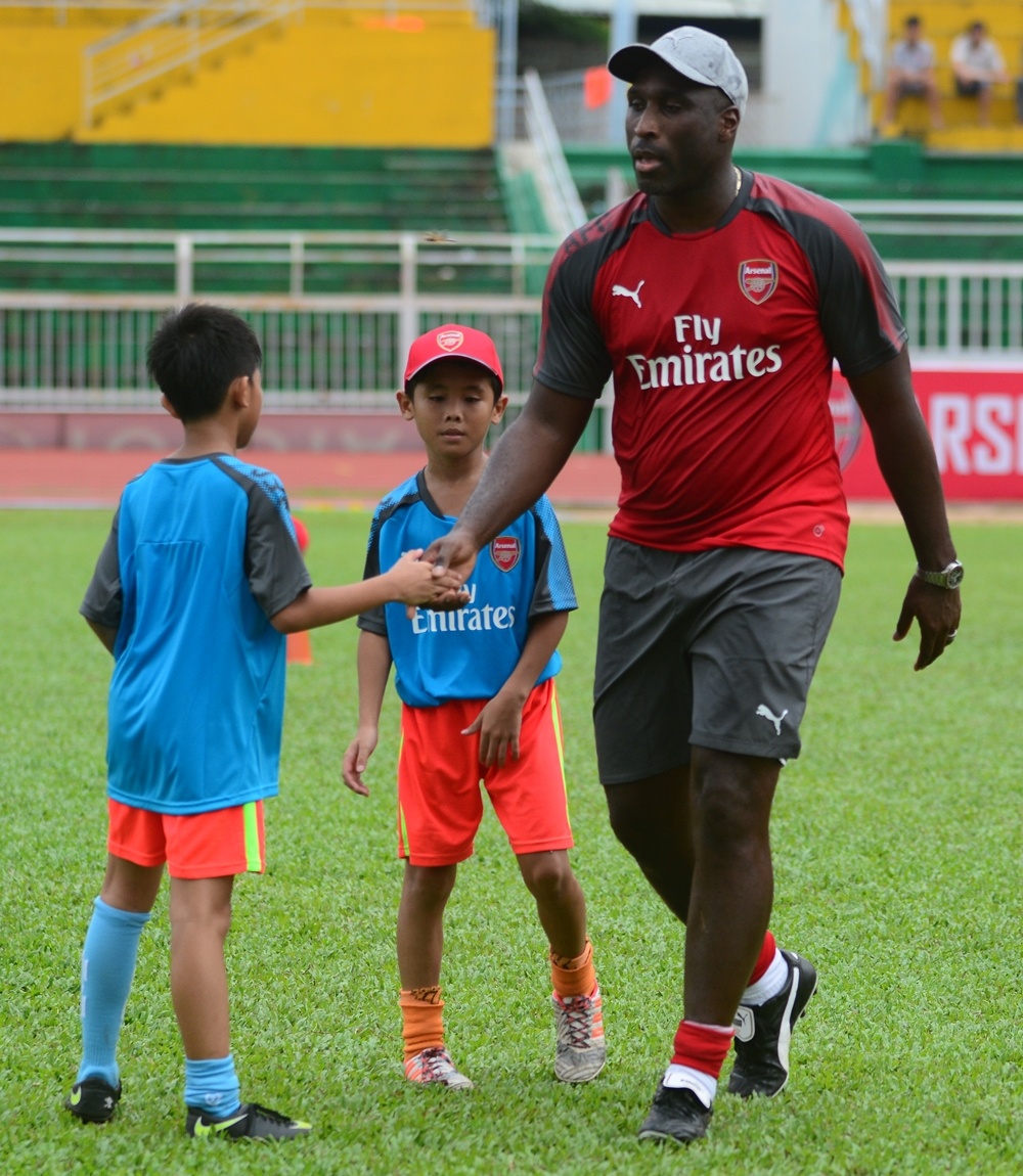 Huyen thoai Arsenal an tuong voi mot cau thu nhi anh 8