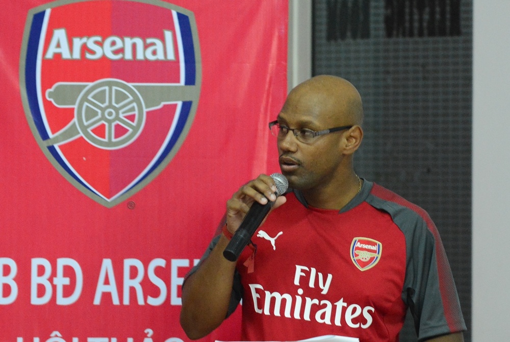 Huyen thoai Arsenal san sang toi Viet Nam lam viec anh 2