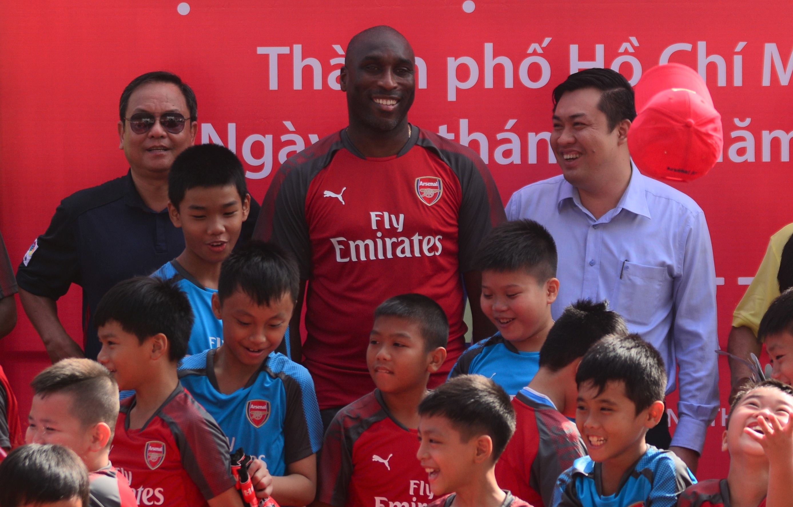 Huyen thoai Arsenal san sang toi Viet Nam lam viec hinh anh