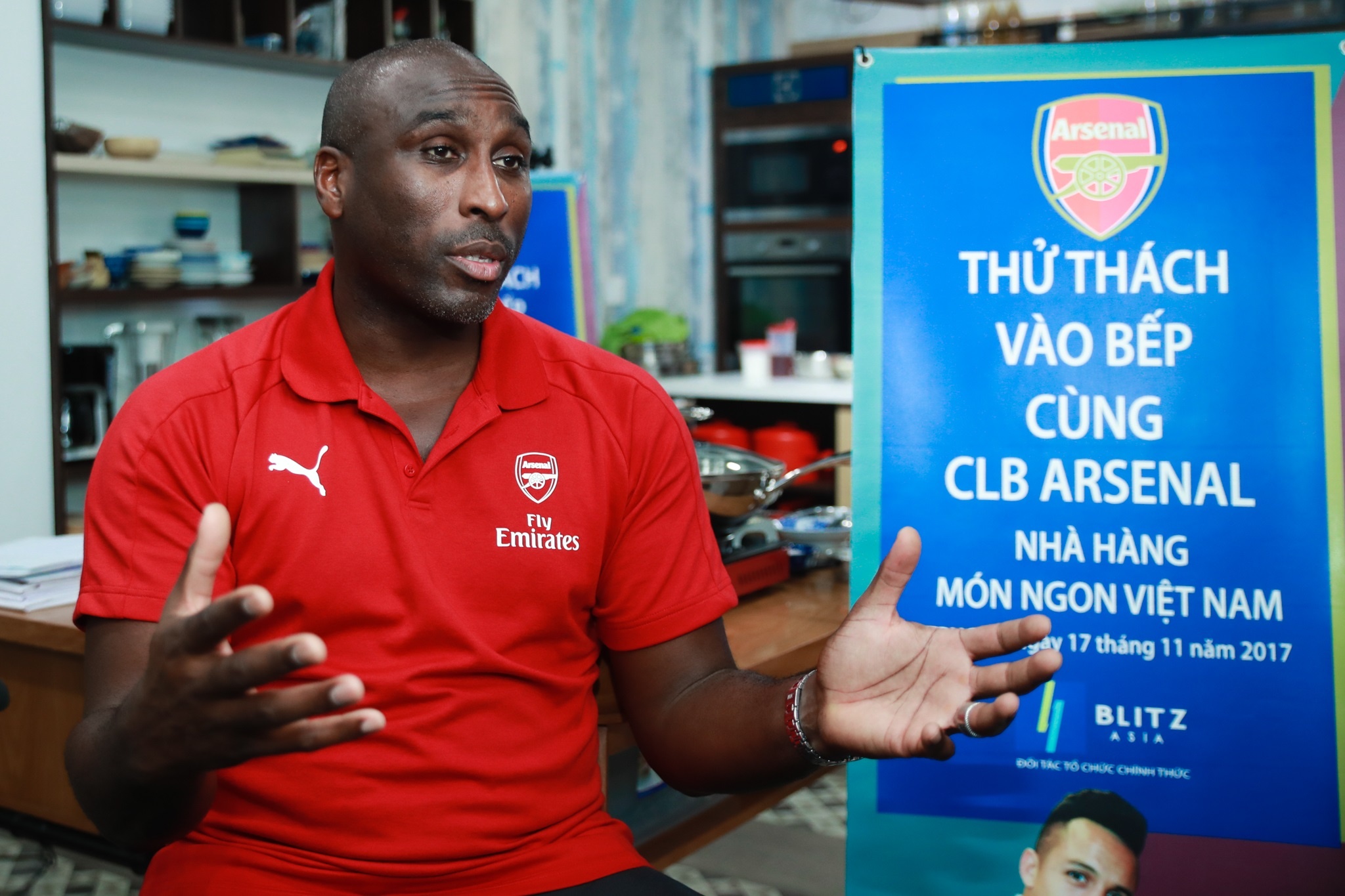 Huyen thoai Arsenal: Tottenham vo dich? Con ca chang duong dai hinh anh