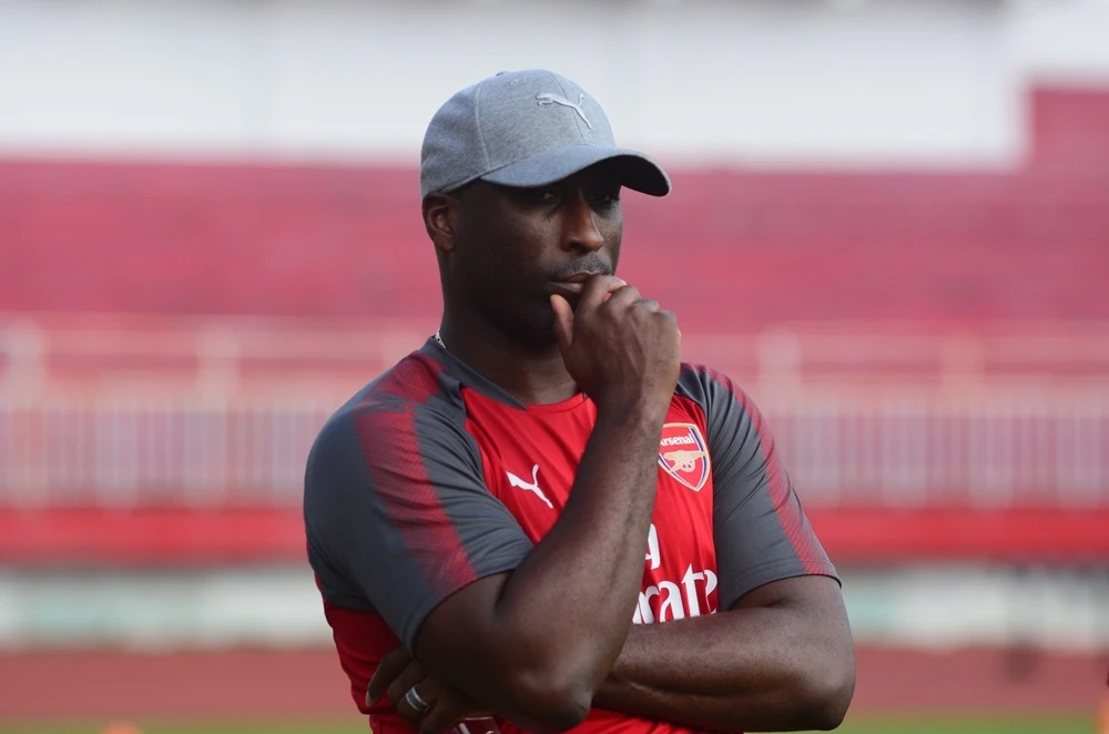 Huyen thoai Arsenal san sang toi Viet Nam lam viec anh 1