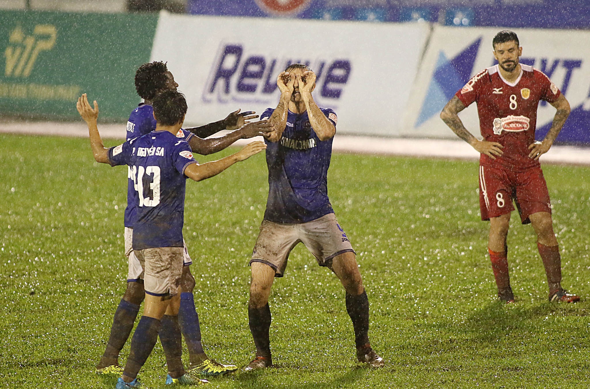 Toshiya Miura tram ngam nhin doi bong tuong lai bai tran anh 7