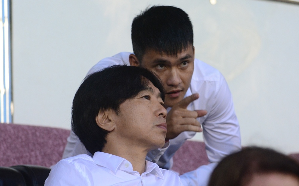 Toshiya Miura tram ngam nhin doi bong tuong lai bai tran anh 4