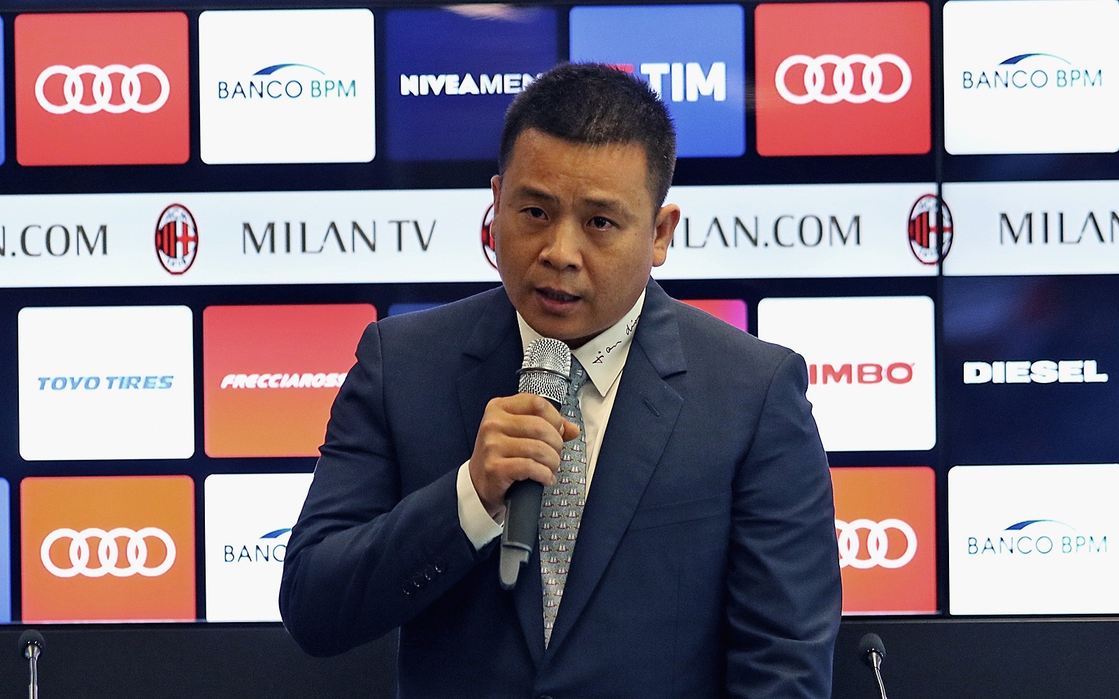 AC Milan dính cú lừa ngoạn mục của đại gia 'dỏm' Trung Quốc? ảnh 1 AC Milan dinh cu lua ngoan muc cua dai gia 'dom' Trung Quoc? anh 1