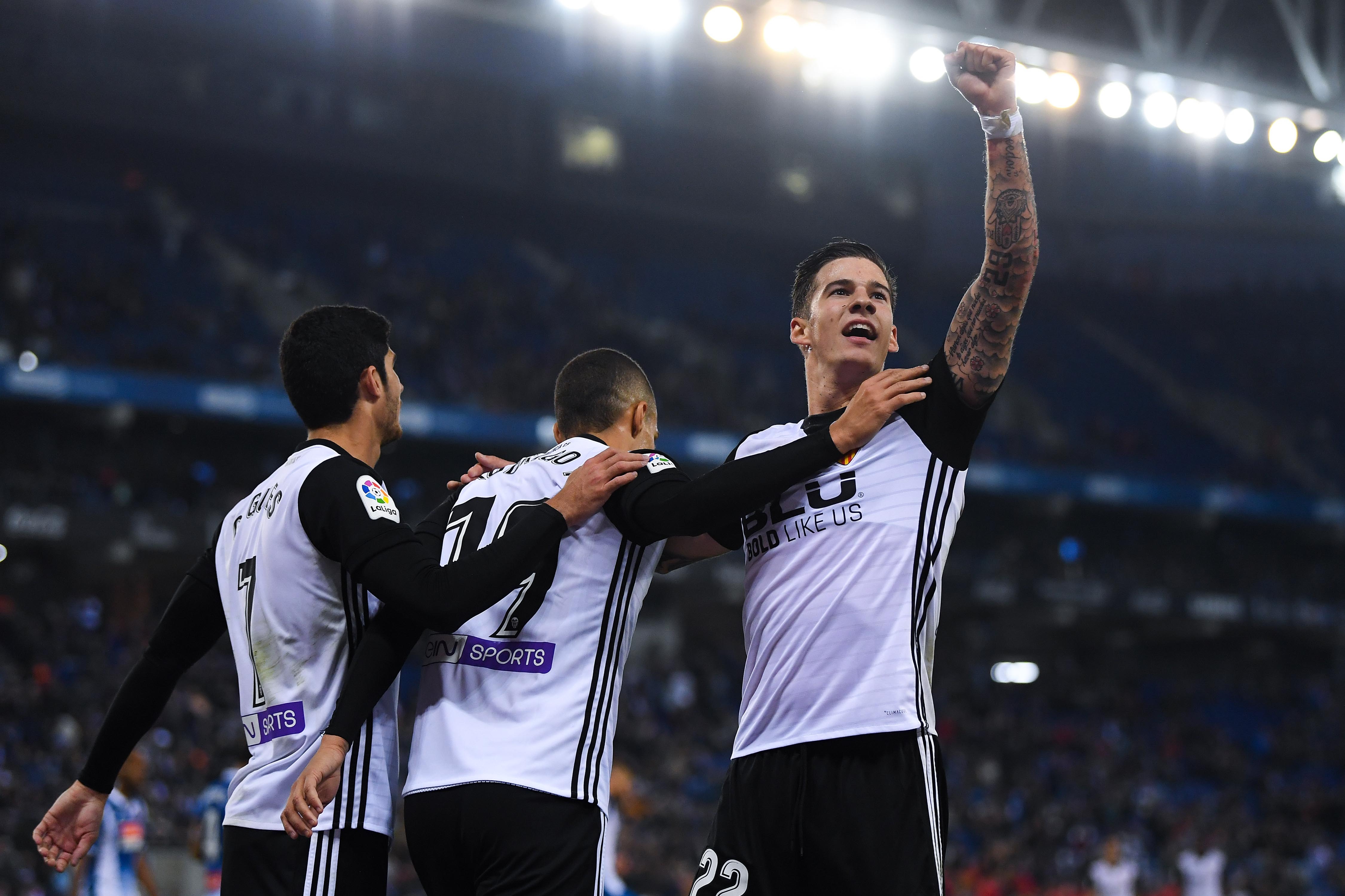 Valencia tren duong viet co tich nhu Leicester City hinh anh