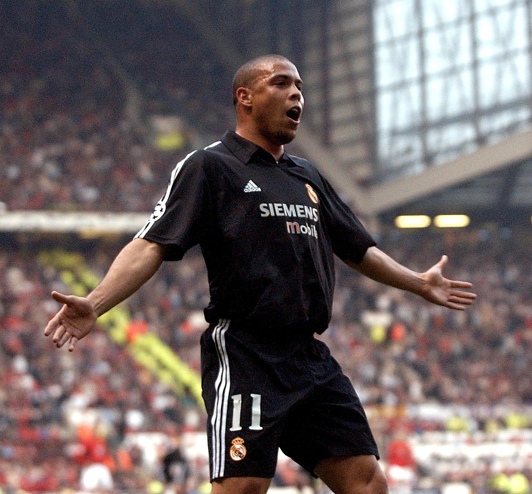 Man trinh dien cua Ronaldo beo tren san Old Trafford hinh anh