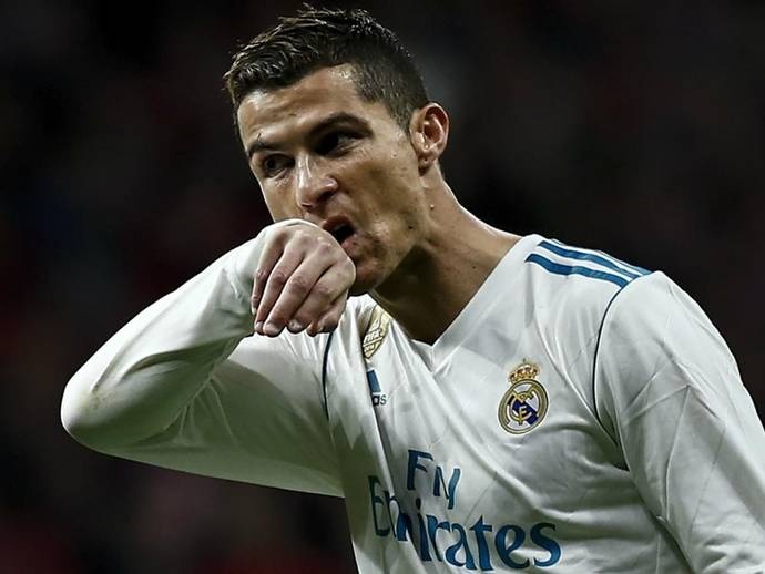 Ronaldo het ich ky, nhung kho chiu voi truyen thong hinh anh