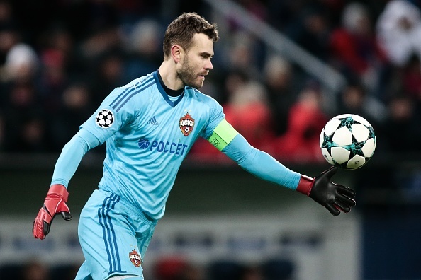 Igor Akinfeev ket thuc chuoi 43 tran khong giu sach luoi hinh anh
