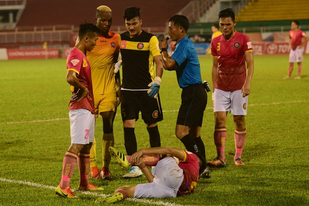 Hai Phong thua dam trong ngay chia tay HLV Truong Viet Hoang anh 9