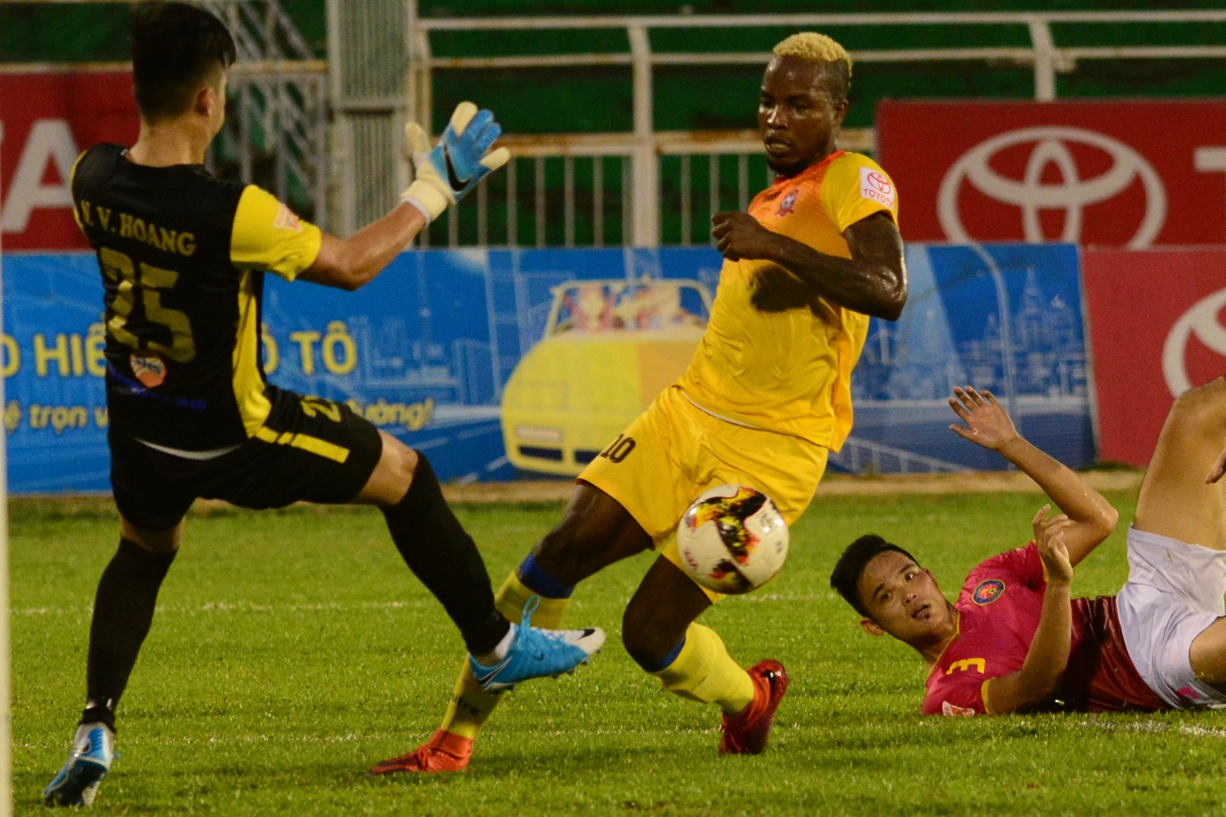 Hai Phong thua dam trong ngay chia tay HLV Truong Viet Hoang anh 2