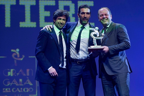 Buffon thang giai Cau thu hay nhat Serie A,  bo ngo kha nang tai xuat anh 4