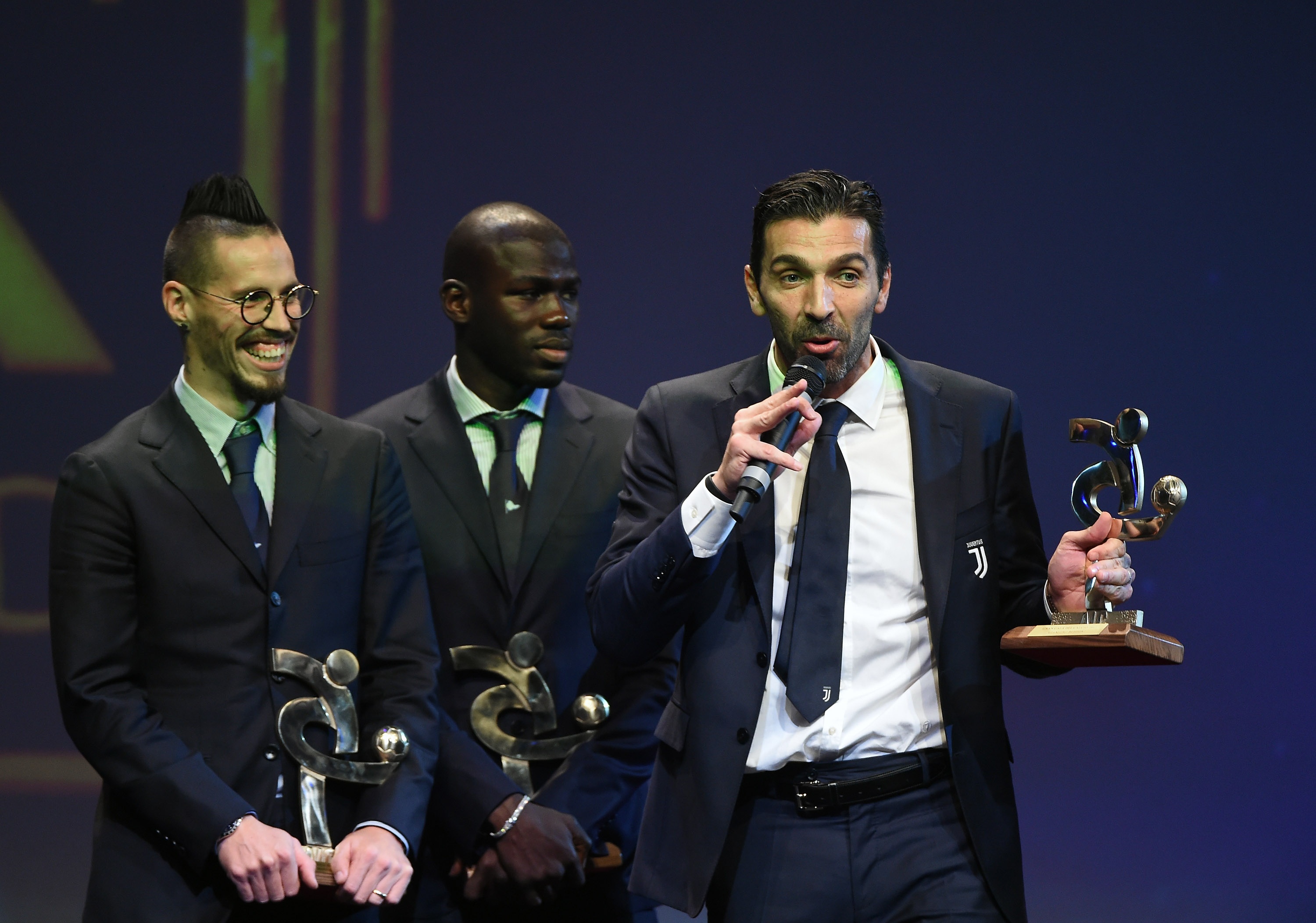 Buffon thang giai Cau thu hay nhat Serie A,  bo ngo kha nang tai xuat anh 5