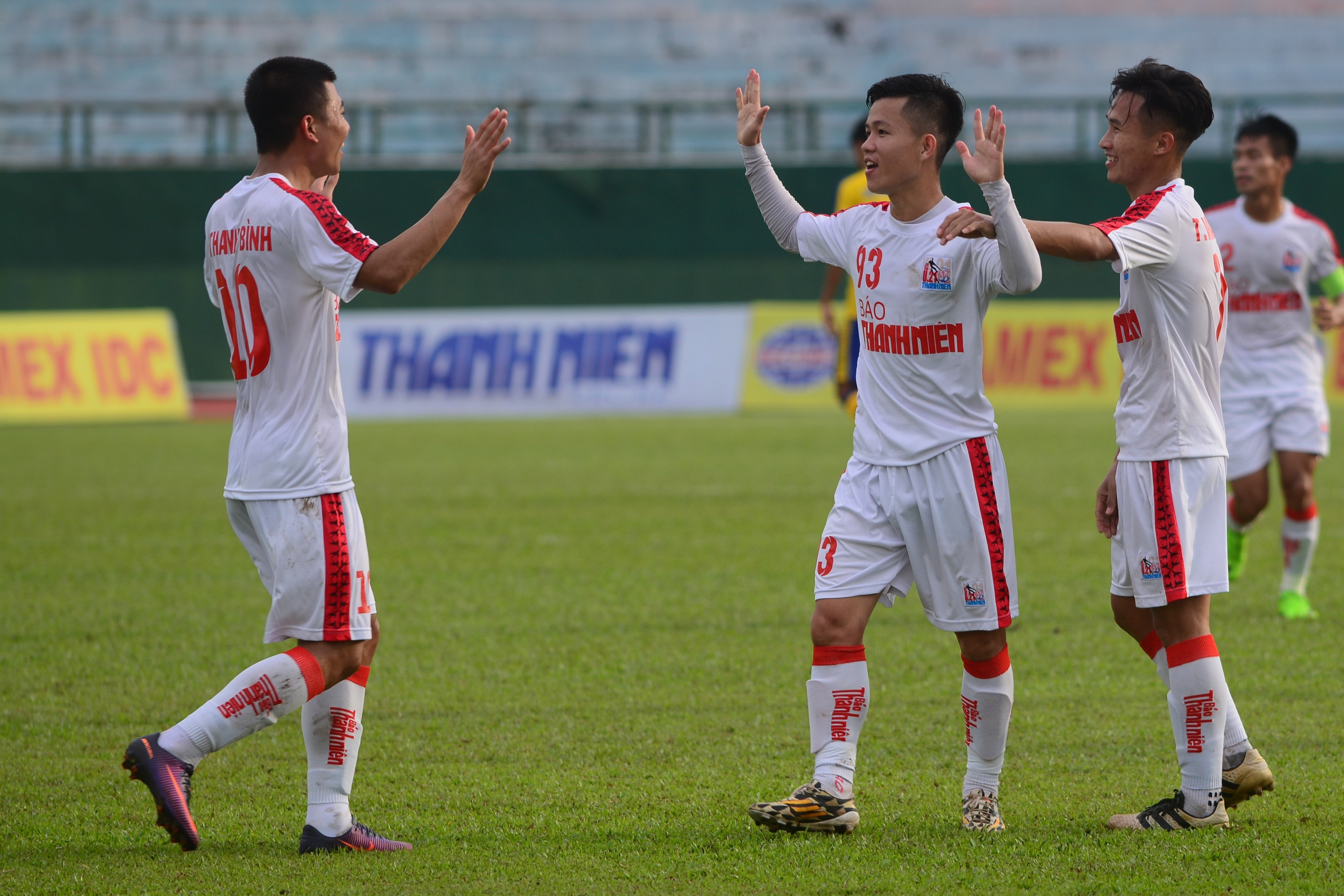 Dan sao tre HAGL khong cuu duoc khan dai diu hiu o giai U21 hinh anh