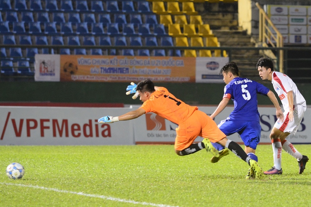 U21 HAGL chua giai quyet duoc bai toan hang cong kem anh 8