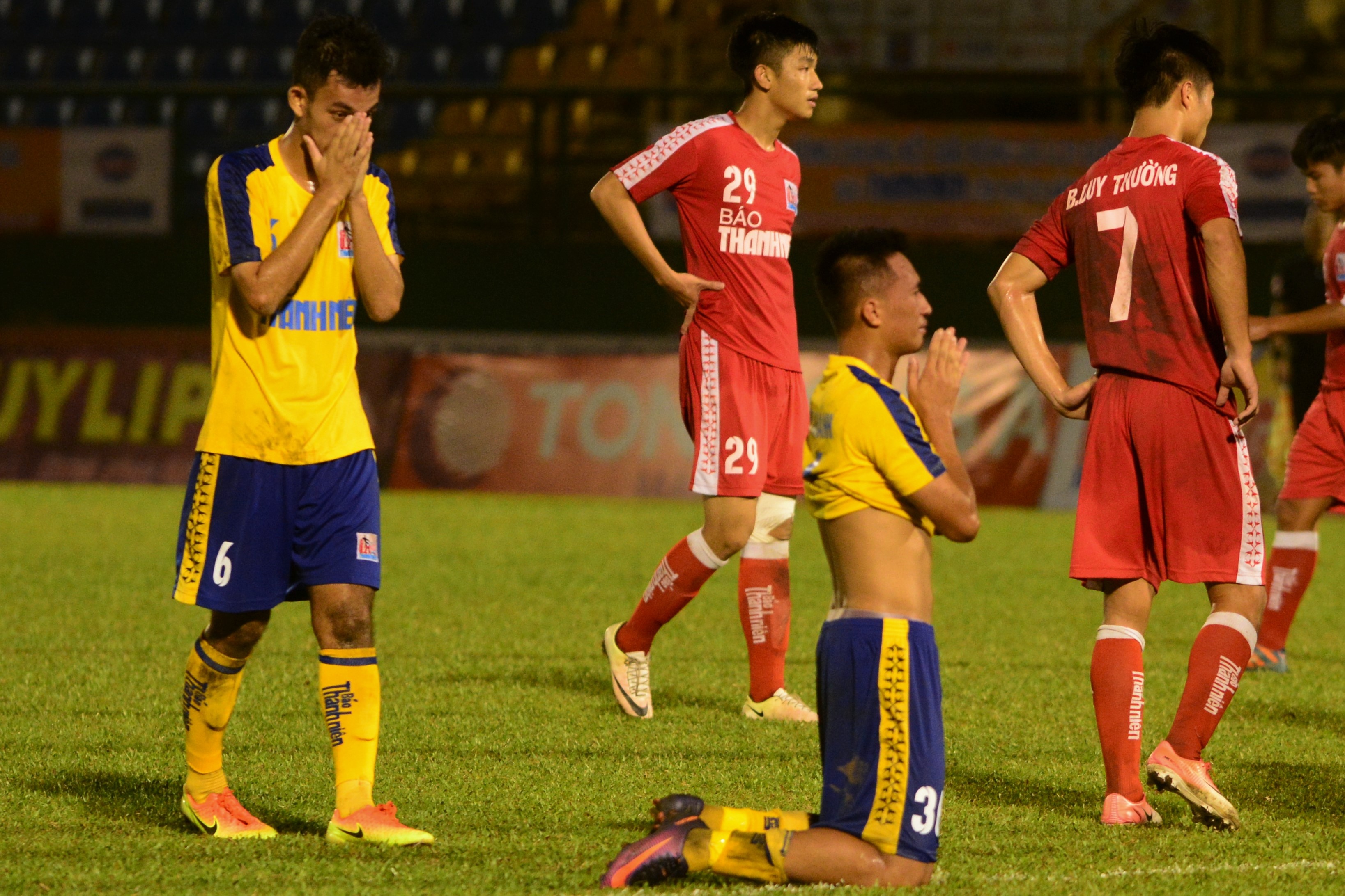 Cau thu U21 Dong Thap do guc khi 'roi vang' truoc Viettel hinh anh