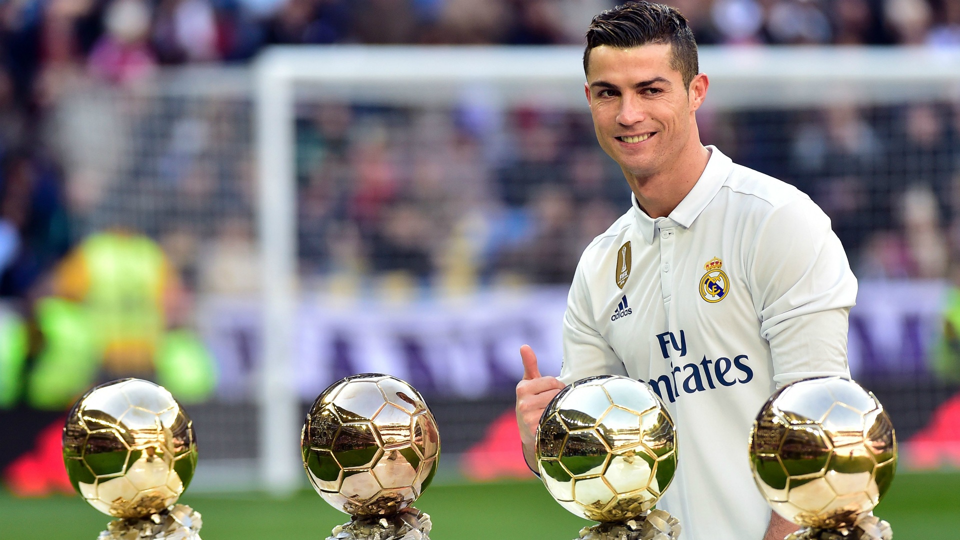 Chuyen gia 442: 'Ai xung dang gianh Qua bong vang hon Ronaldo?' hinh anh