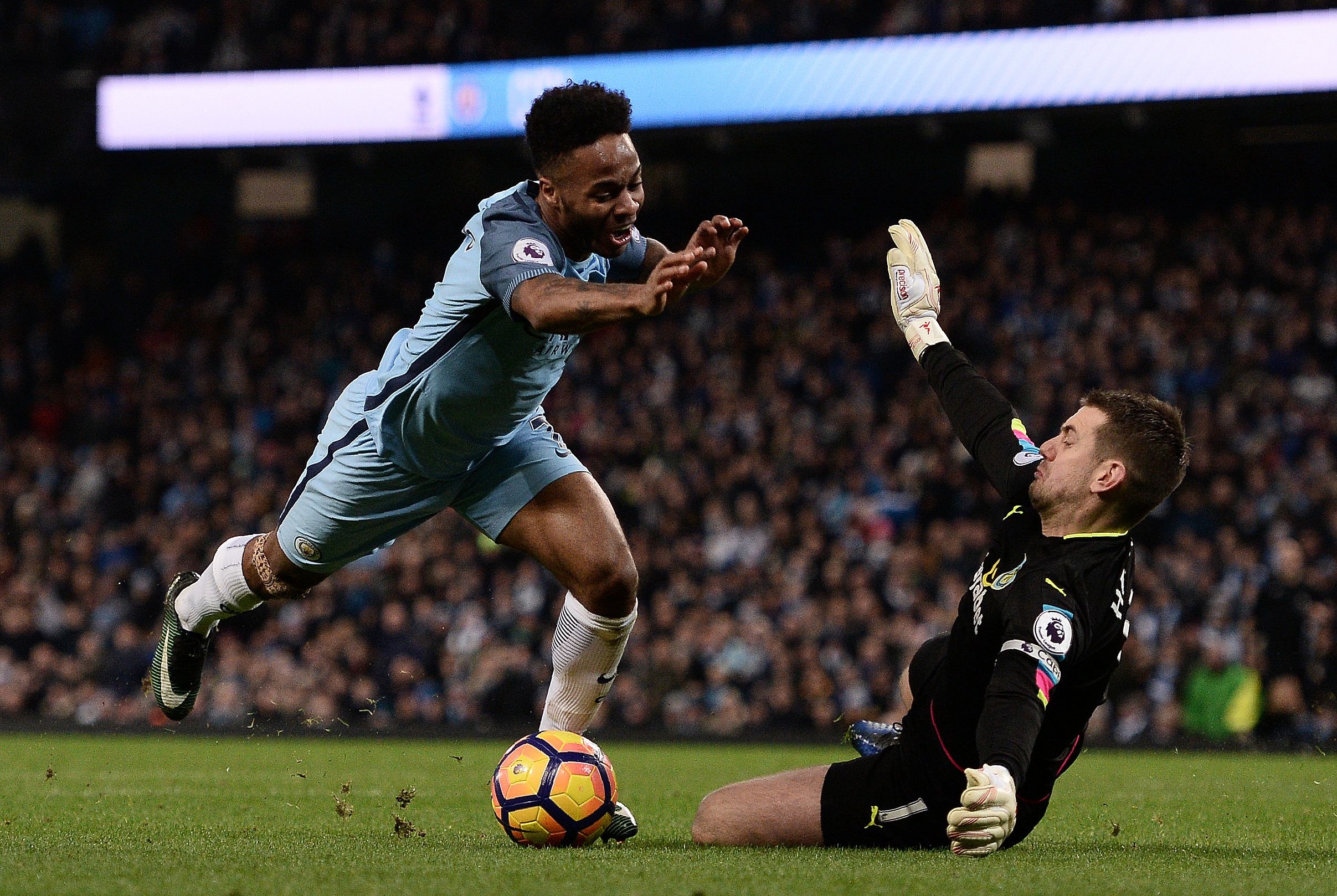 Fan Man City: Mourinho sẽ cử Fellaini để 'khử' De Bruyne hay Silva ảnh 3 Fan Man City: Mourinho se cu Fellaini de 'khu' De Bruyne hay Silva anh 3