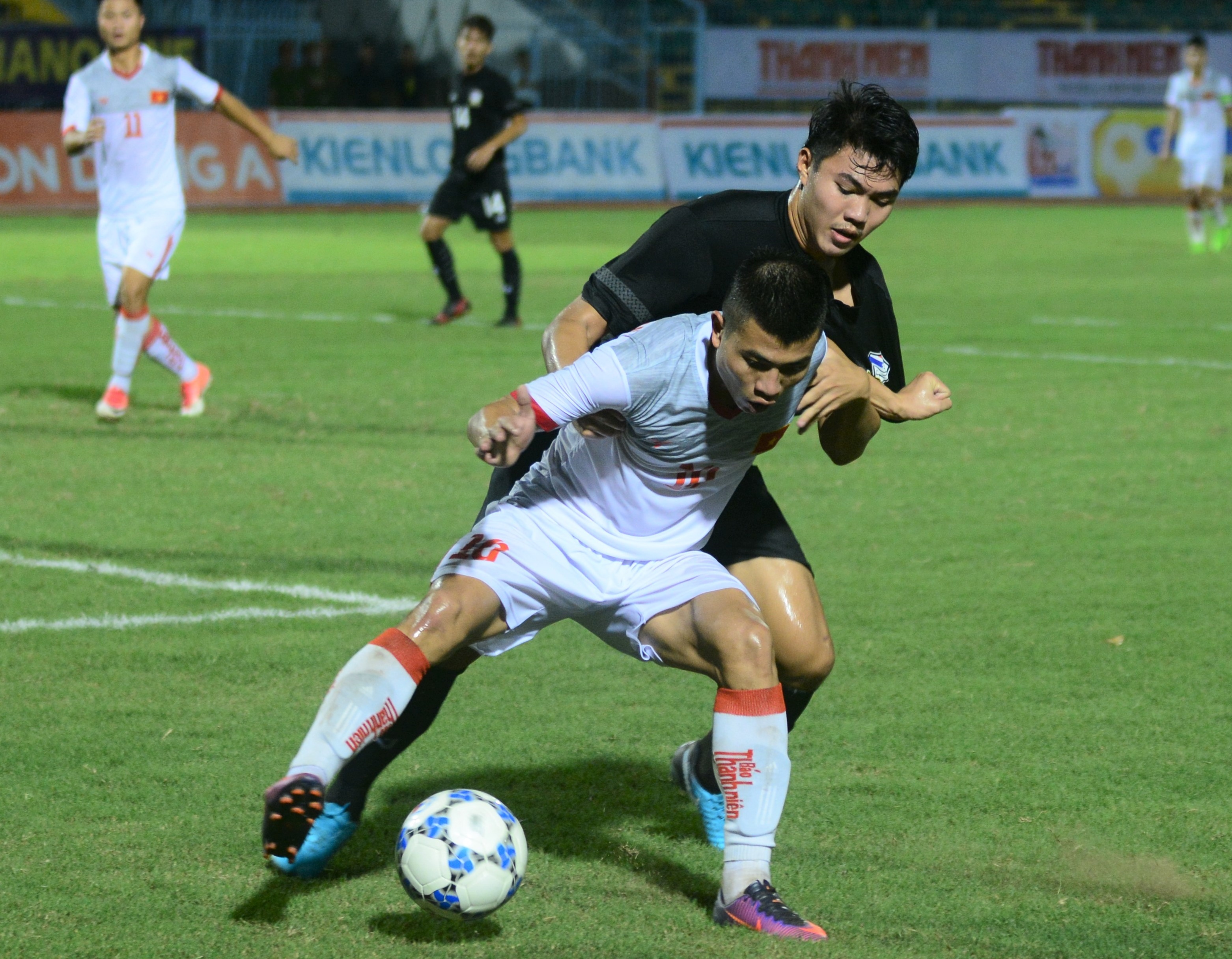 Thua nguoi Thai,  cau thu U21 Viet Nam om dau trong that vong anh 5