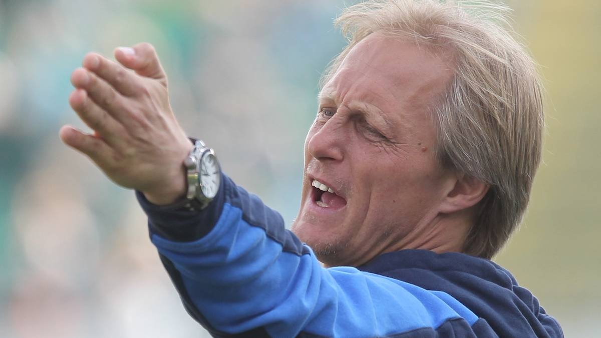 Bong da o dat nuoc bi an Trieu Tien qua loi ke cua HLV Na Uy hinh anh