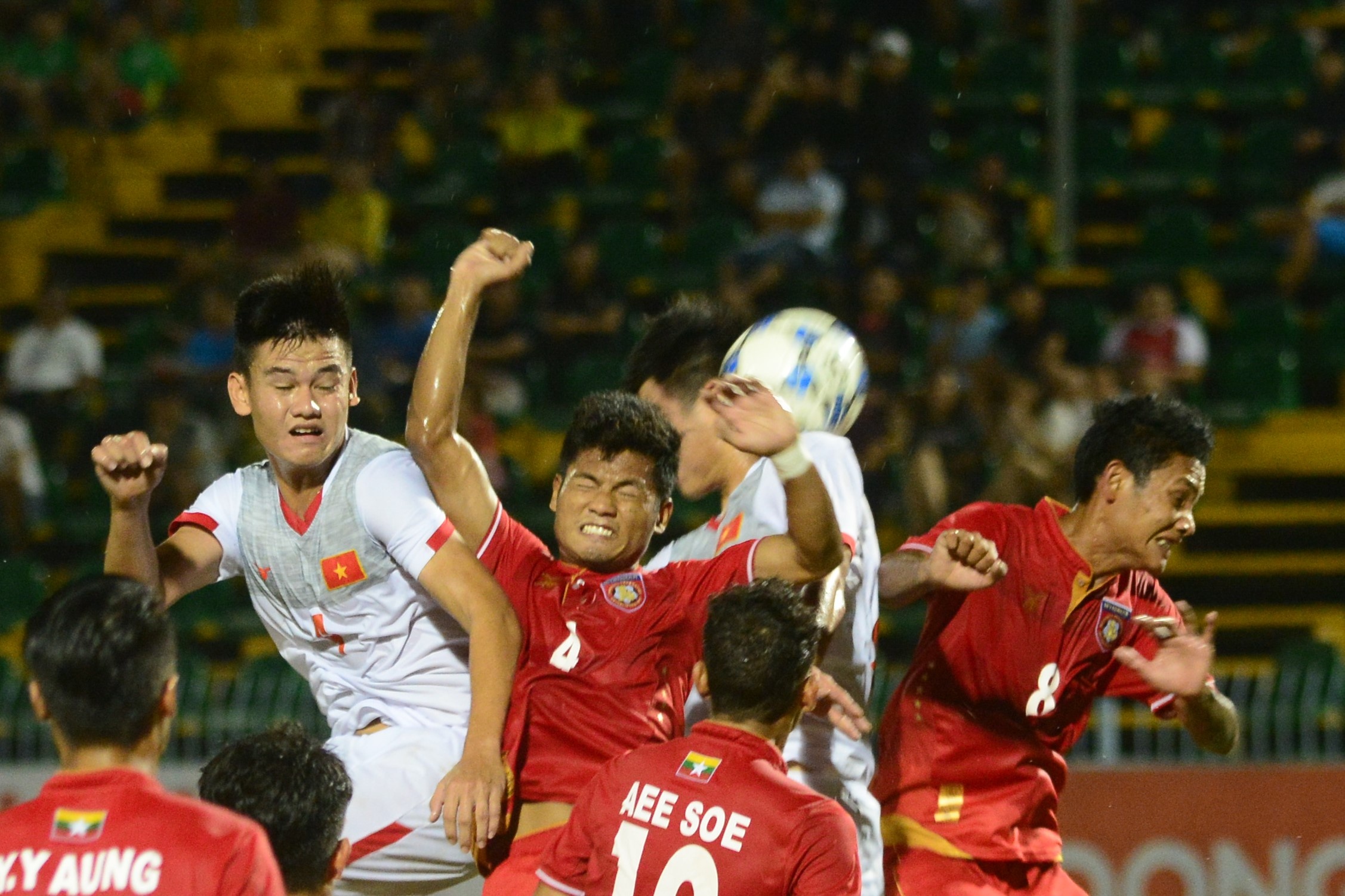 Lay cong bu thu, U21 Viet Nam gianh 3 diem truoc Myanmar hinh anh