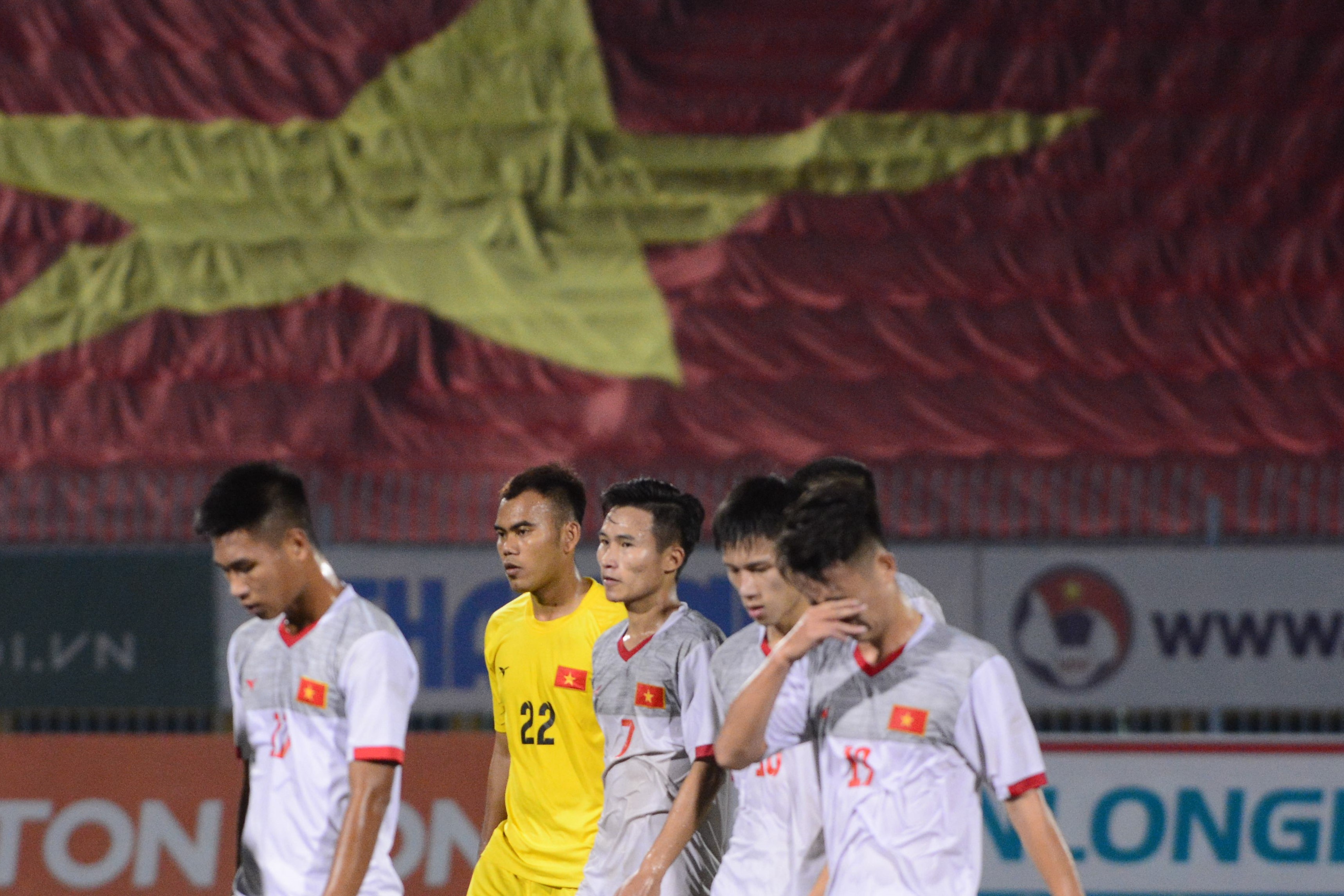 U21 Viet Nam bat luc truoc suc manh CLB Nhat Ban hinh anh