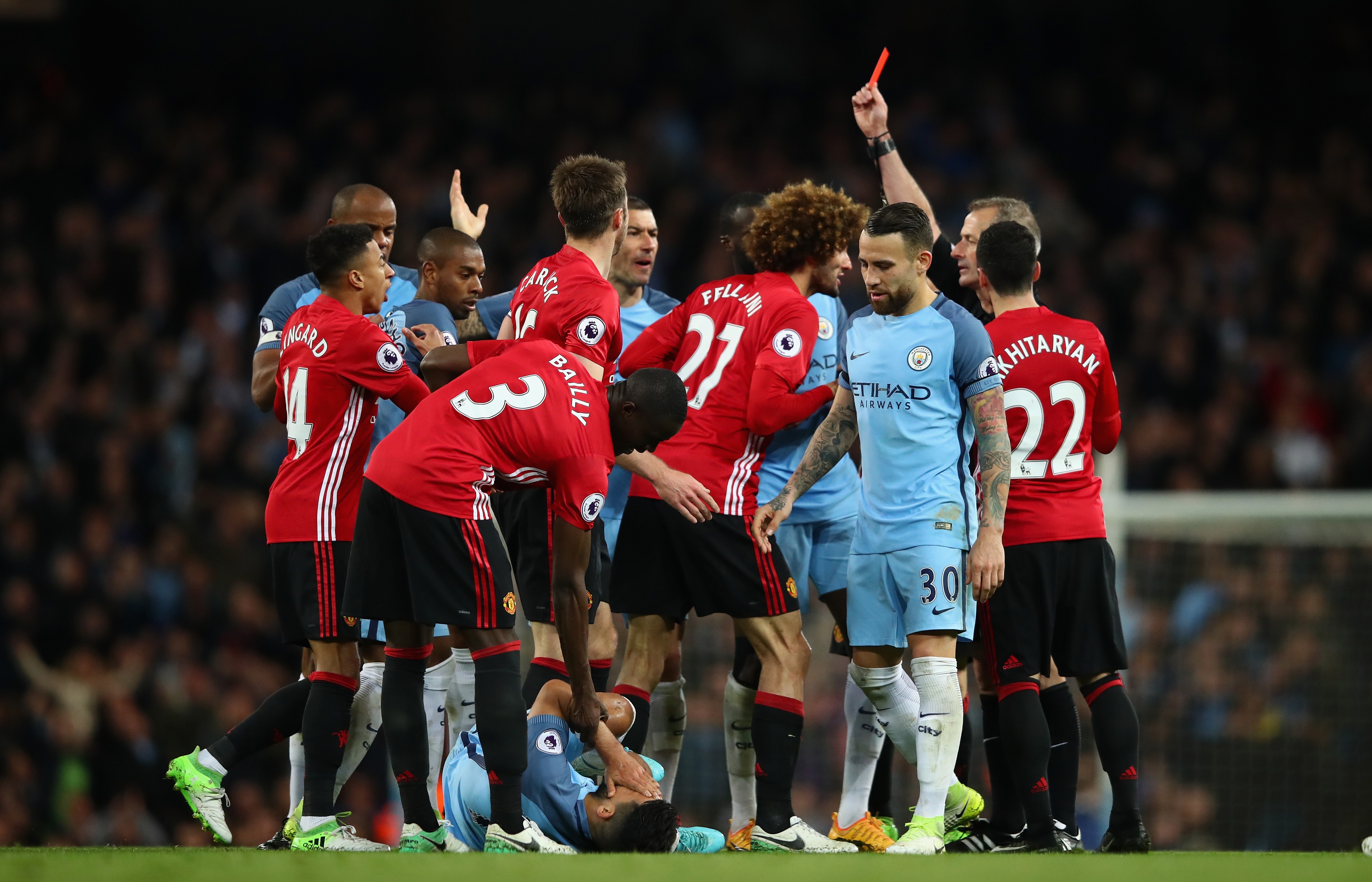 Fellaini: Ở Anh, người ta coi tôi như kẻ giết người vậy ảnh 2 Fellaini: O Anh, nguoi ta coi toi nhu ke giet nguoi vay anh 2