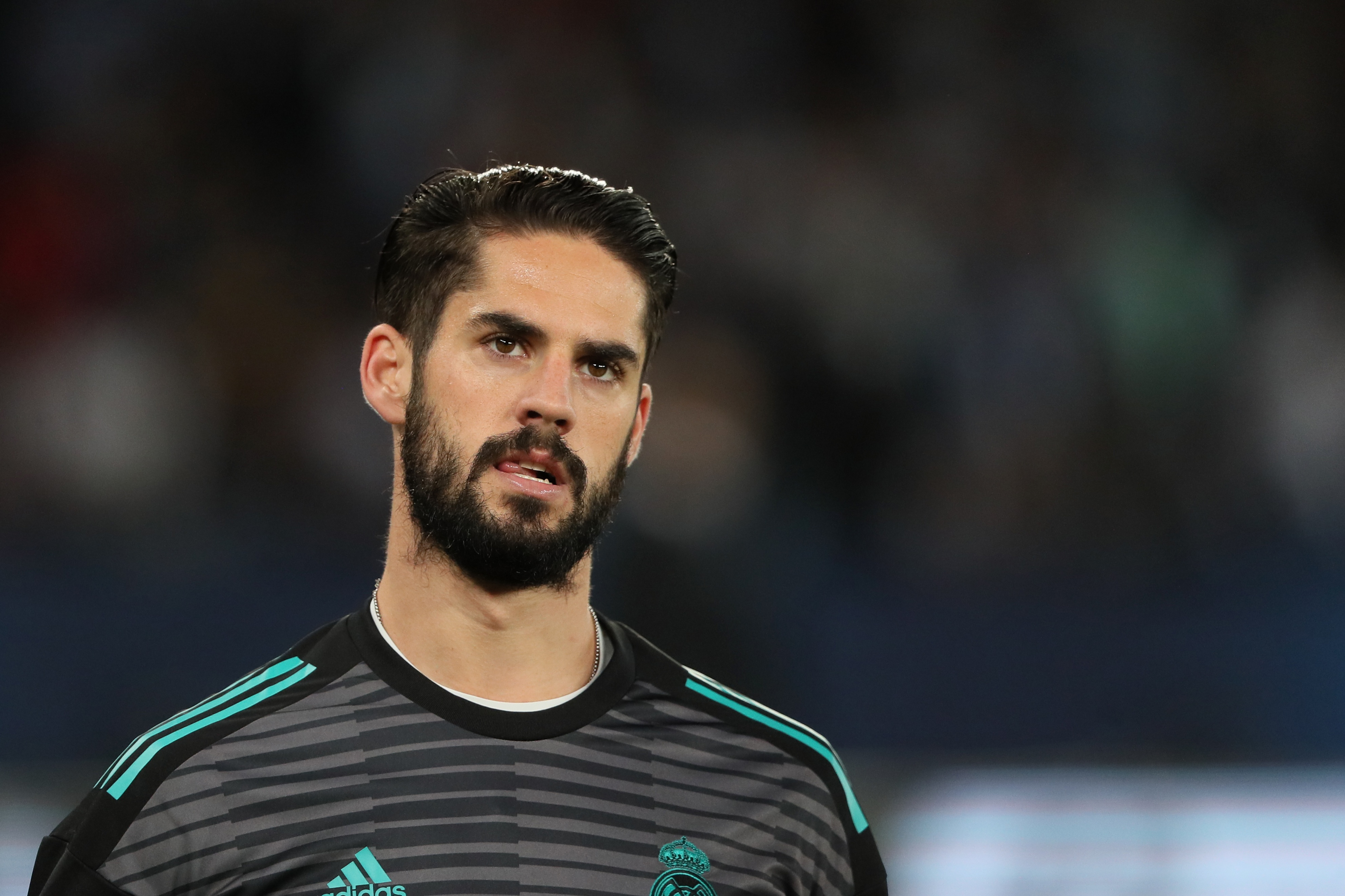 Zidane va Perez bat dong,  Ronaldo 'chien tranh lanh' Isco anh 2