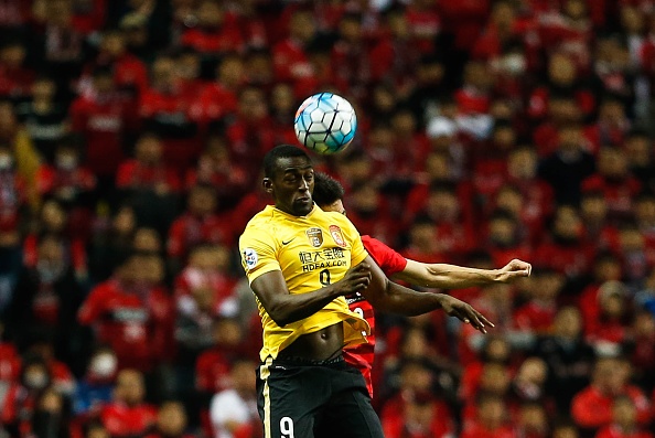 Nhieu ngoai binh sap thao chay khoi giai Trung Quoc hinh anh