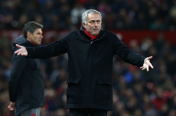 'Mourinho mat kiem soat phong thay do MU' hinh anh