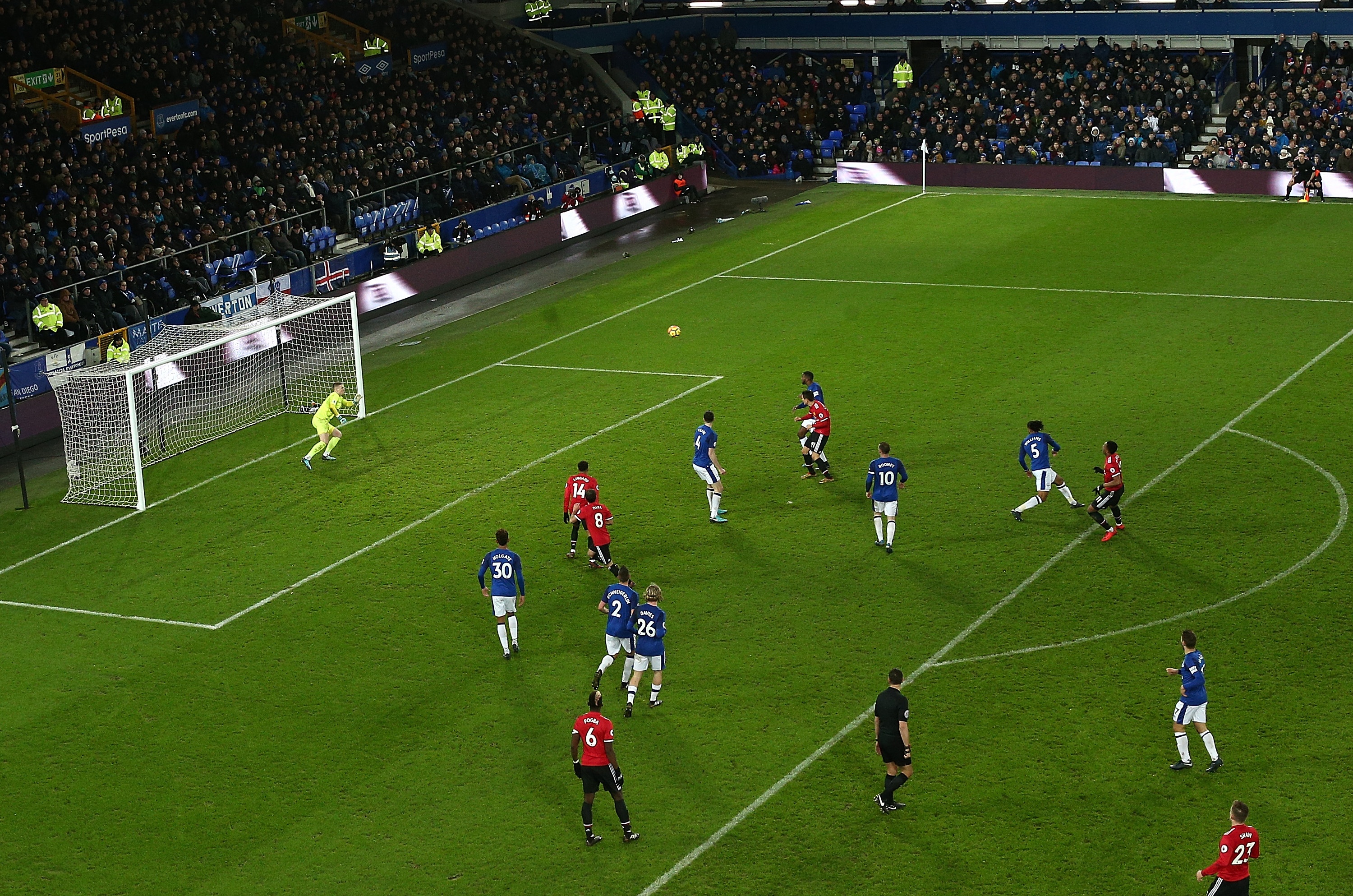 Với Mourinho, Rashford và Martial không còn là tiền đạo cắm ảnh 2 Voi Mourinho, Rashford va Martial khong con la tien dao cam anh 2