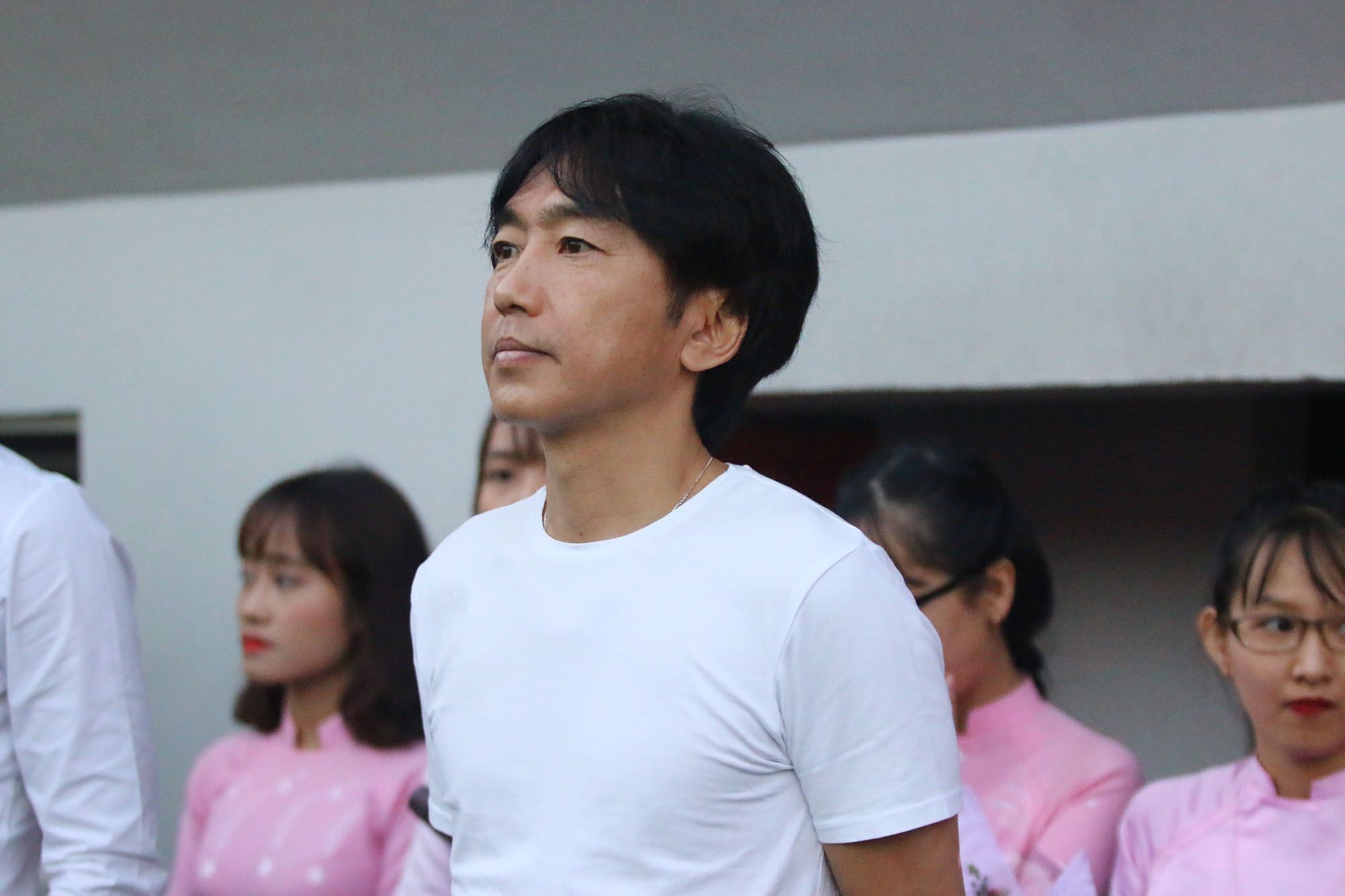 HLV Miura tim quan cho doi bong moi o giai sinh vien hinh anh