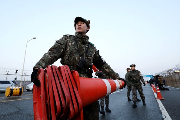 Dư luận Hàn Quốc tìm cách để Son Heung-min khỏi đi lính ảnh 2 Du luan Han Quoc tim cach de Son Heung-min khoi di linh anh 2