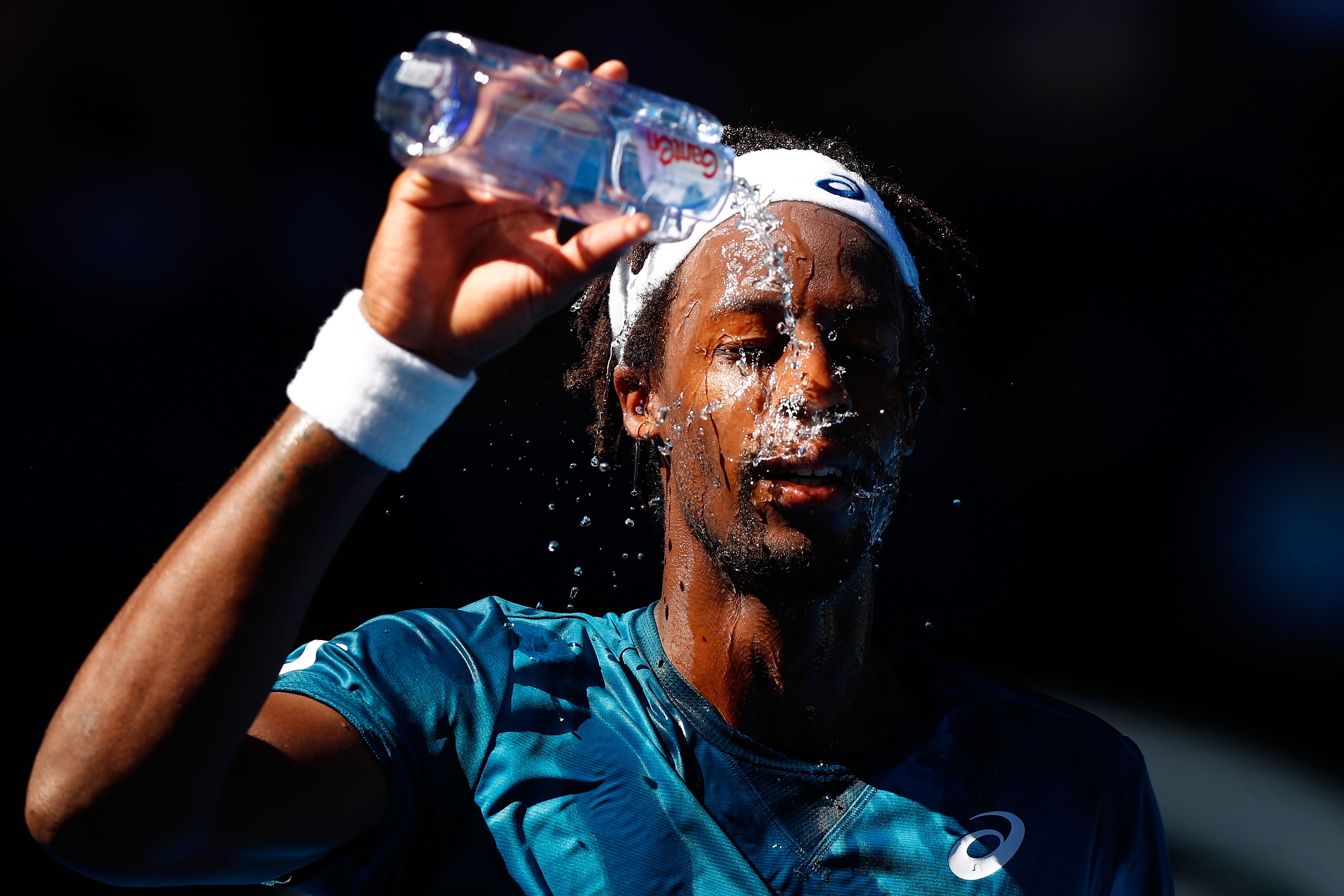 Australian Open 2018: Nang nong lam kho cac tay vot hinh anh