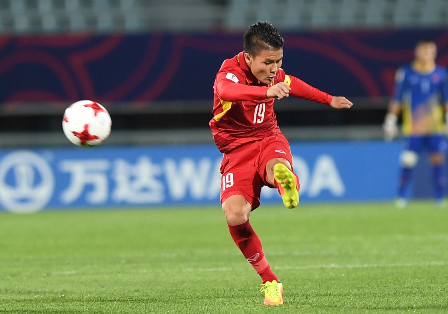 BLV Fox ngo ngang: 'Sieu pham cua Quang Hai dep nhat giai' hinh anh