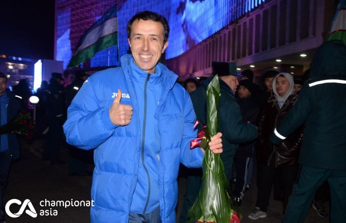 Nguoi Uzbekistan an mung chien tich doi U23 trong su gian di anh 5