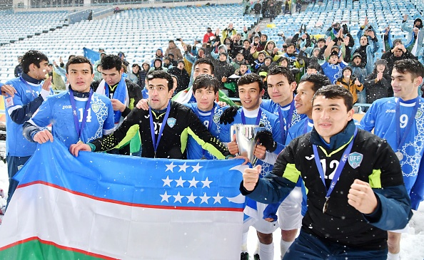 Ha U23 Viet Nam, cau thu Uzbekistan duoc tang xe hoi hinh anh