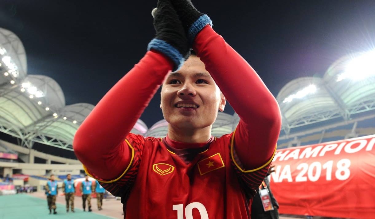 Bao chau A de cu Quang Hai o hang muc 'Cau thu tre hay nhat DNA' hinh anh