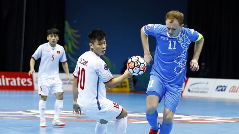 Thua Uzbekistan, doi futsal Viet Nam nen tu trach minh hinh anh